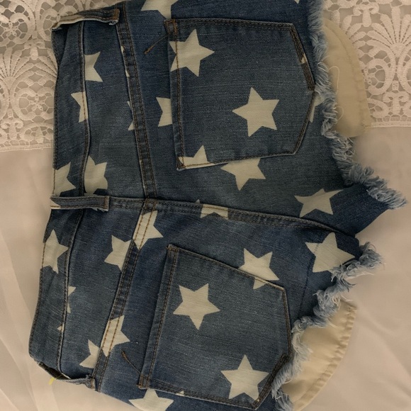 -Distressed-Ripped-Shorts-cut-off-Low-rise-shorts. - Picture 6 of 7